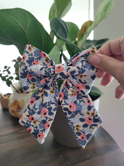 Daphne over the collar bow